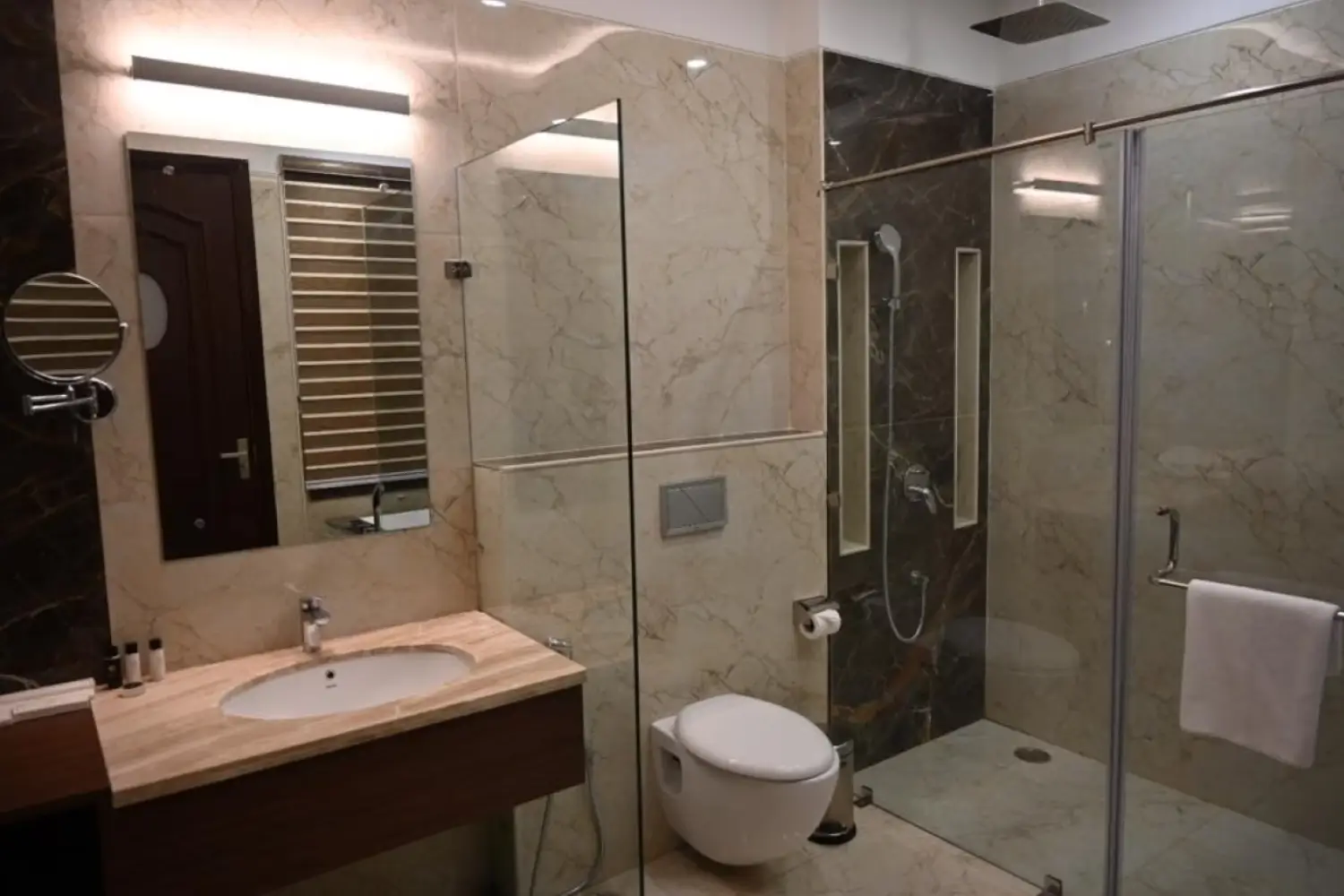 Krinoscco Hotel Ayodhya
