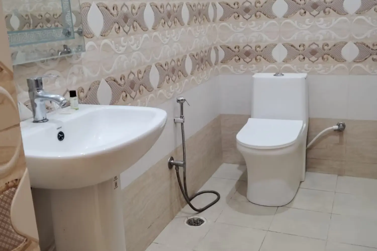 Taraji Hotel & Restaurant Ayodhya